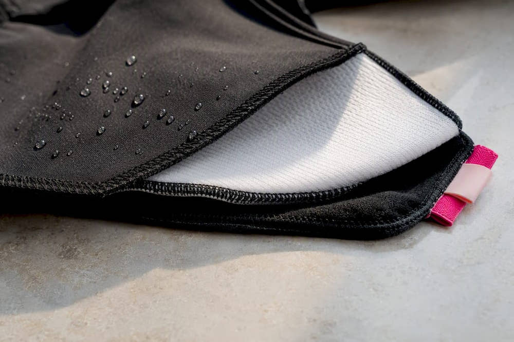 Layered gusset fabric showing moisture management