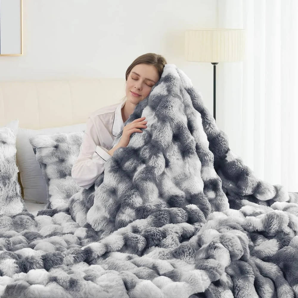 Bubble Fleece Blanket